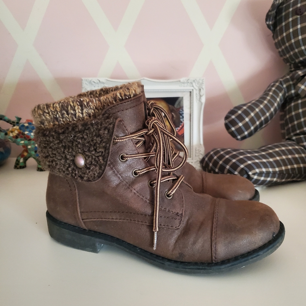 Cliffs Brown Booties - Picture 4 of 6